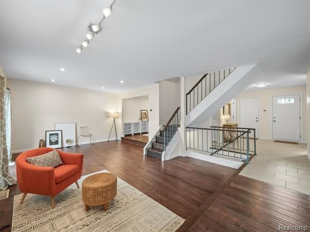177 E LONG LAKE Road – photo 3