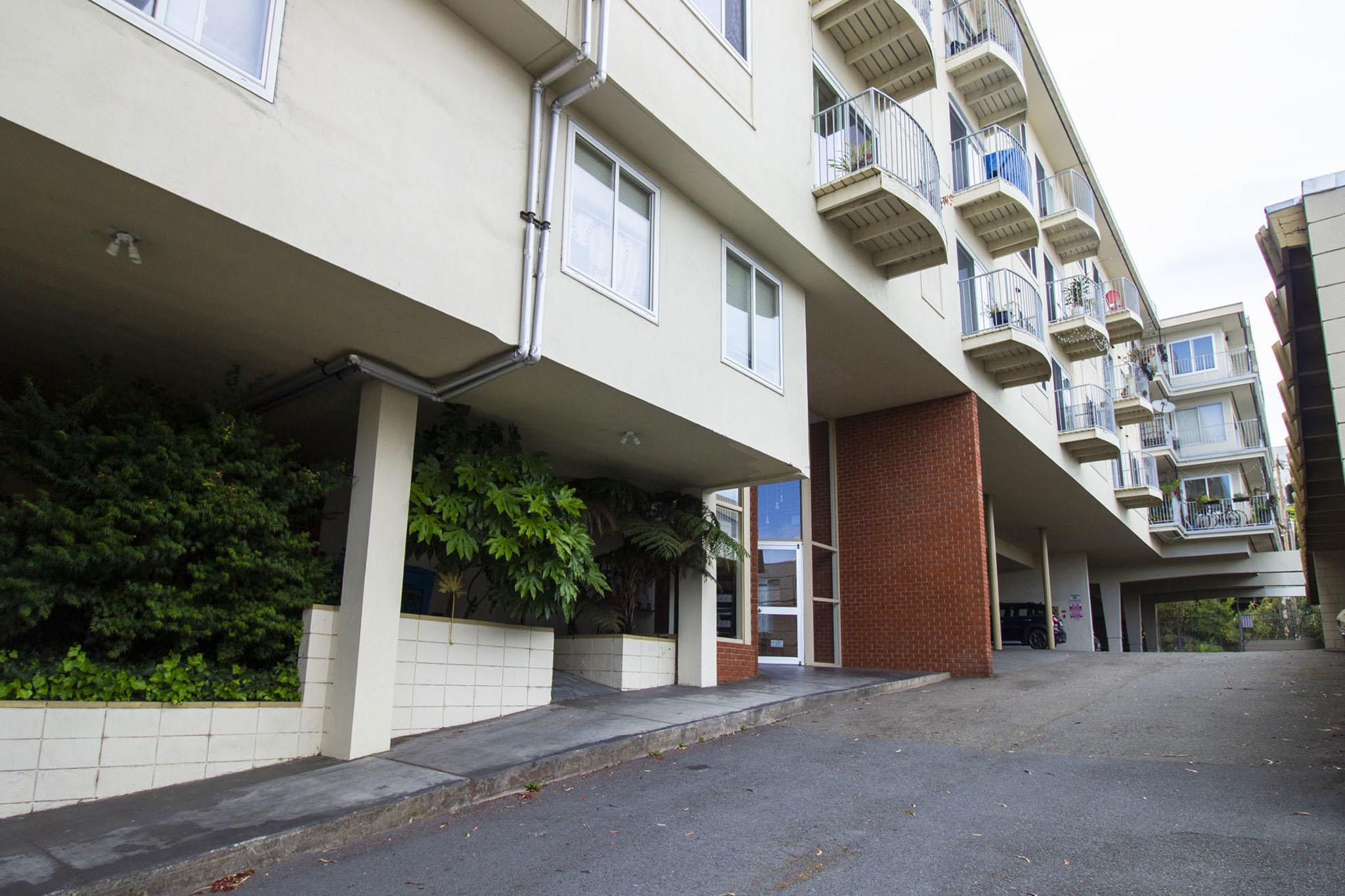 642 ALVARADO Apartments – photo 2