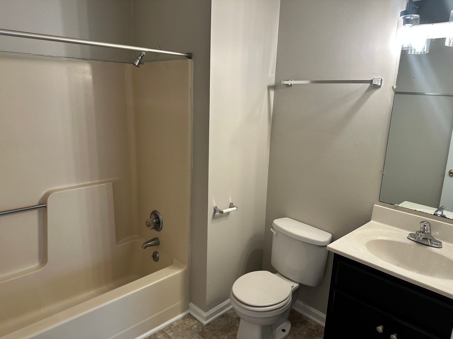 Spacious Two Bedroom Townhome In Kannapolis – photo 2