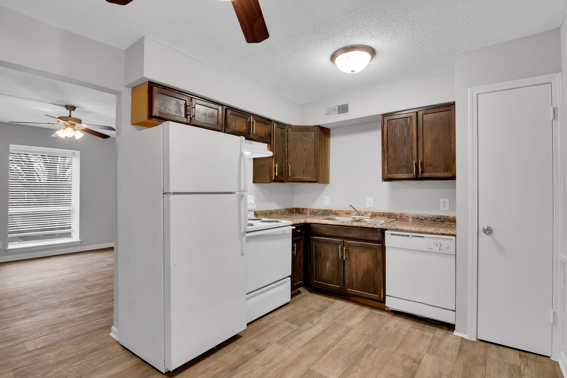 Glen Oaks Apartments – photo 5