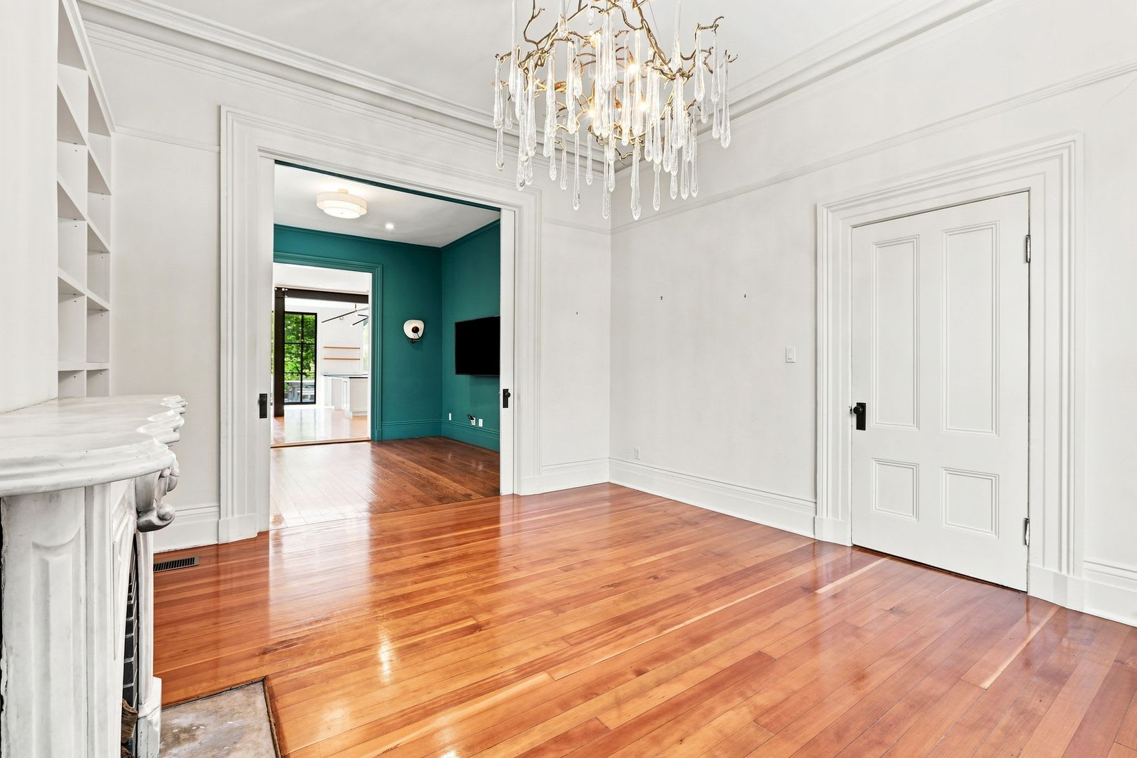 Beautifully Updated Three Bedroom Plus Bonus Room Home In The Mission Please Contact For Showing Schedule – photo 4