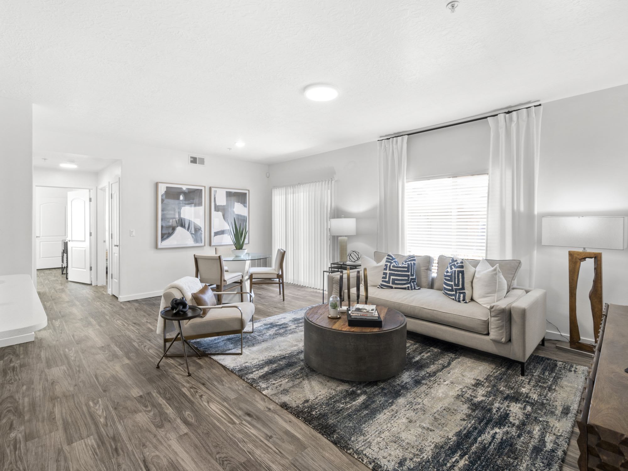 Wilshire Place Apartments – photo 4