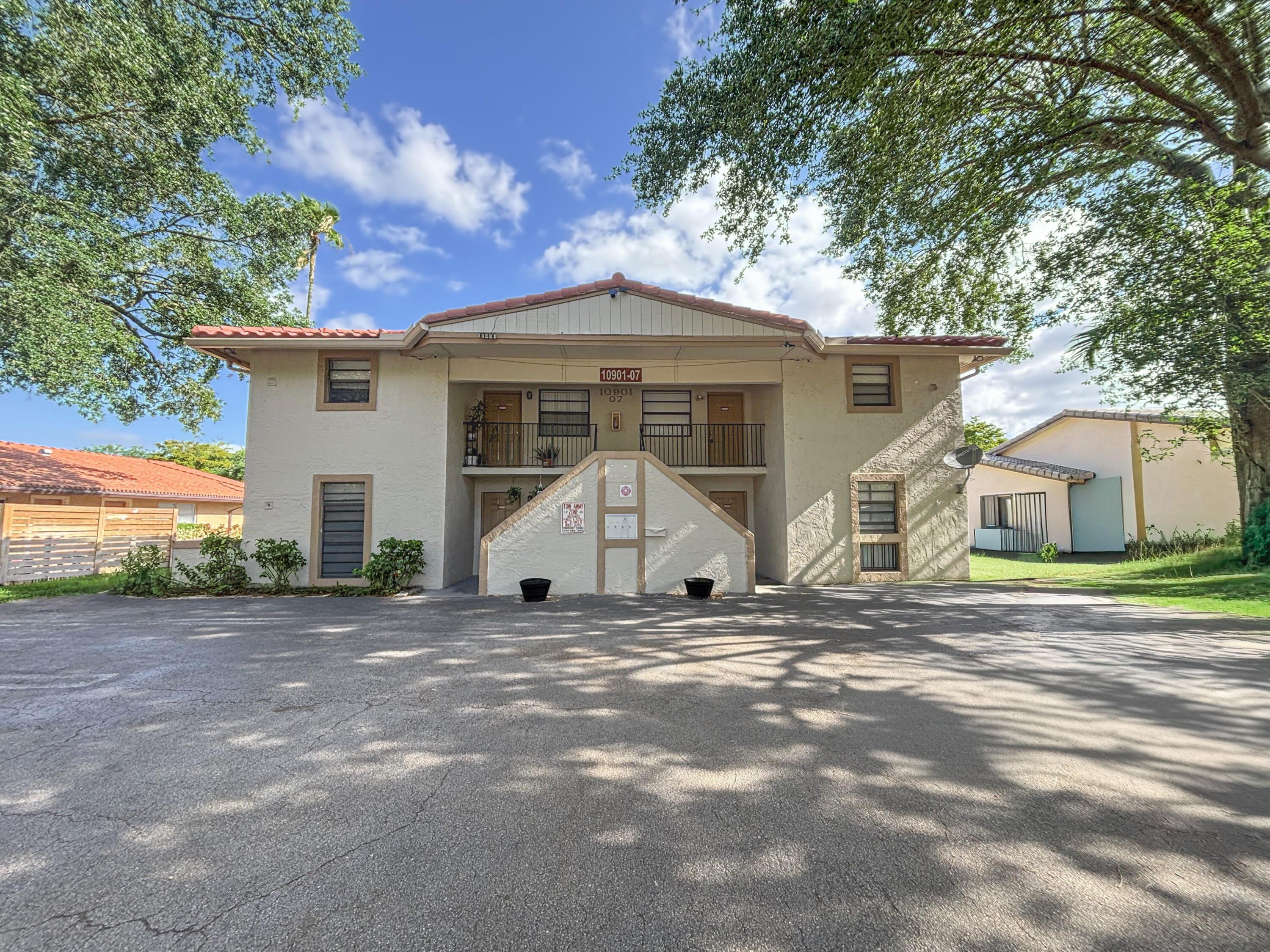 10901 NW 45th Street – photo 2