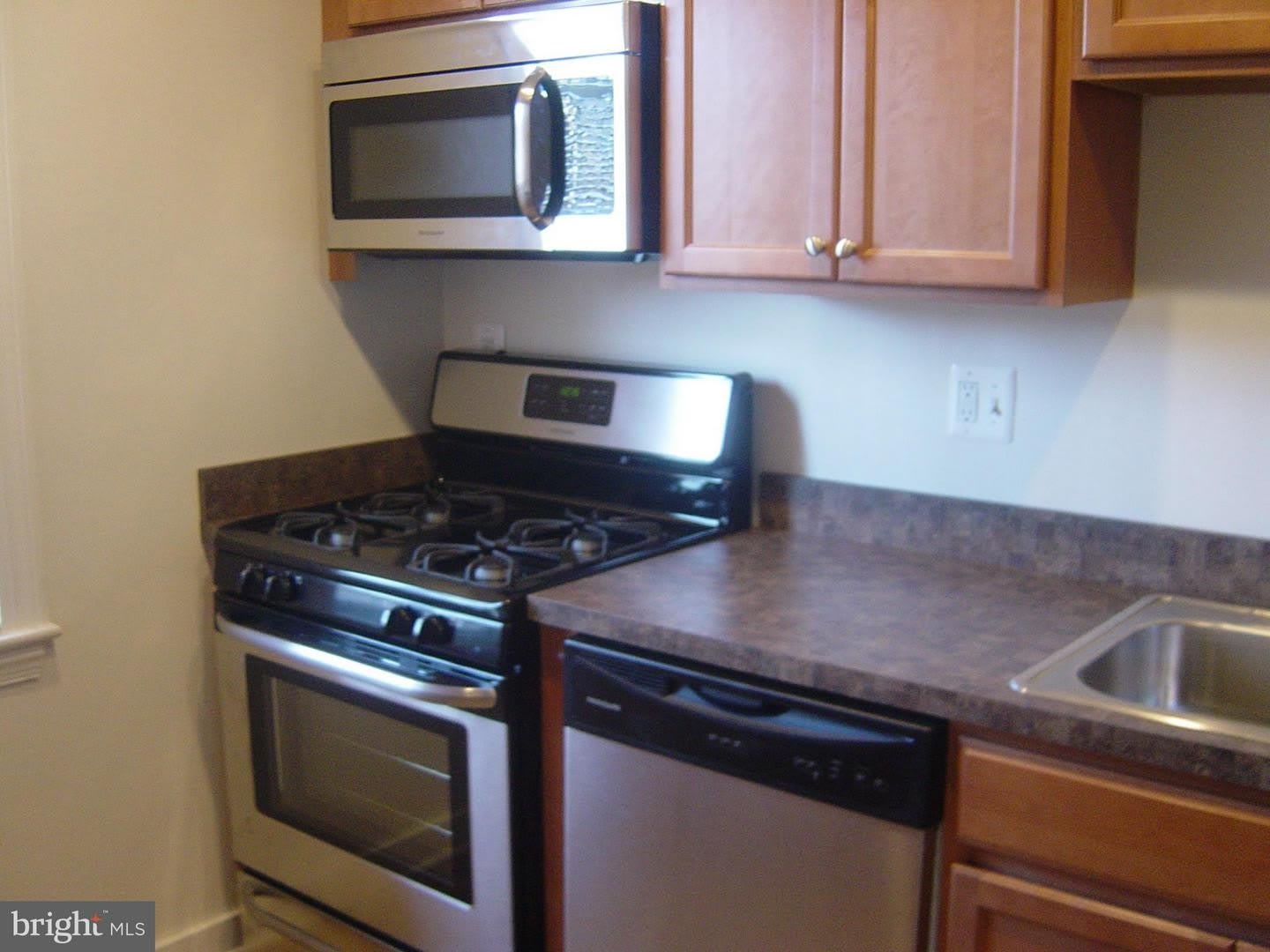 6604 10TH ST #B1 – photo 3