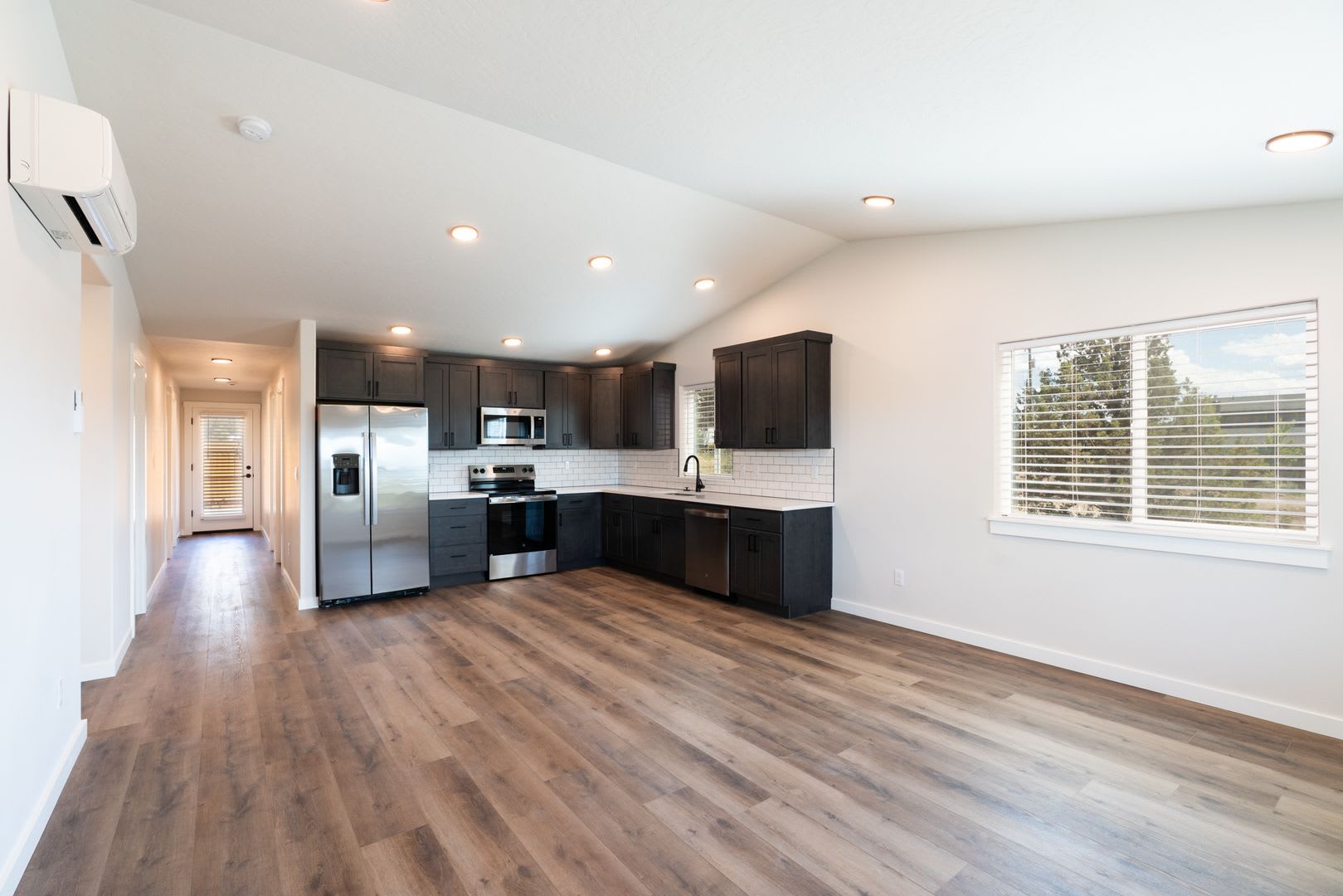 Newer 2 Bedroom 2 Bathroom Duplex in SW Redmond – photo 4