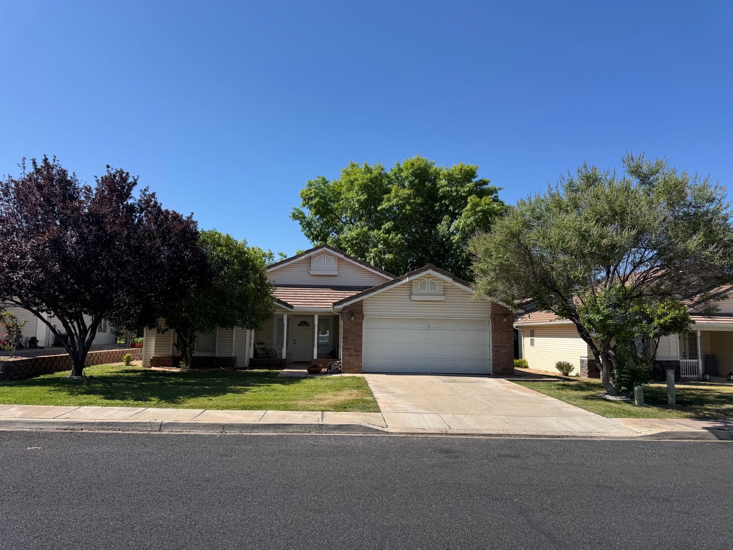 2 Bedroom home near Shadow Mountain Park! – photo 2