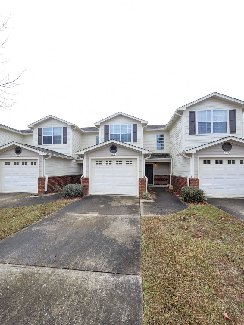 803 Majestic Drive: MOVE-IN SPECIAL: HALF OFF YOUR FIRST FULL MONTH’S RENT! – photo 4