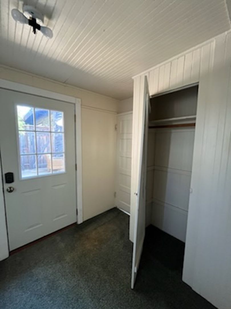 Adorable Unit Downtown – photo 4