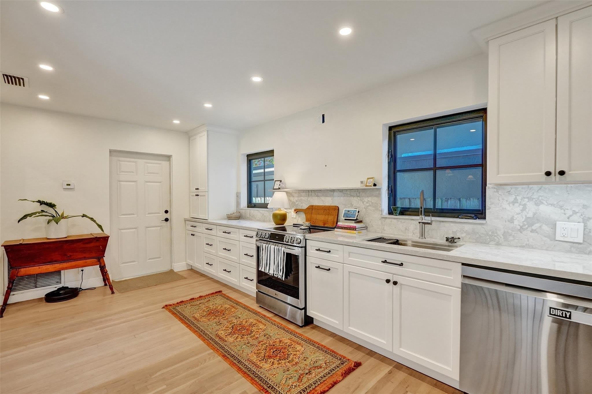 807 SW 18th Street – photo 4