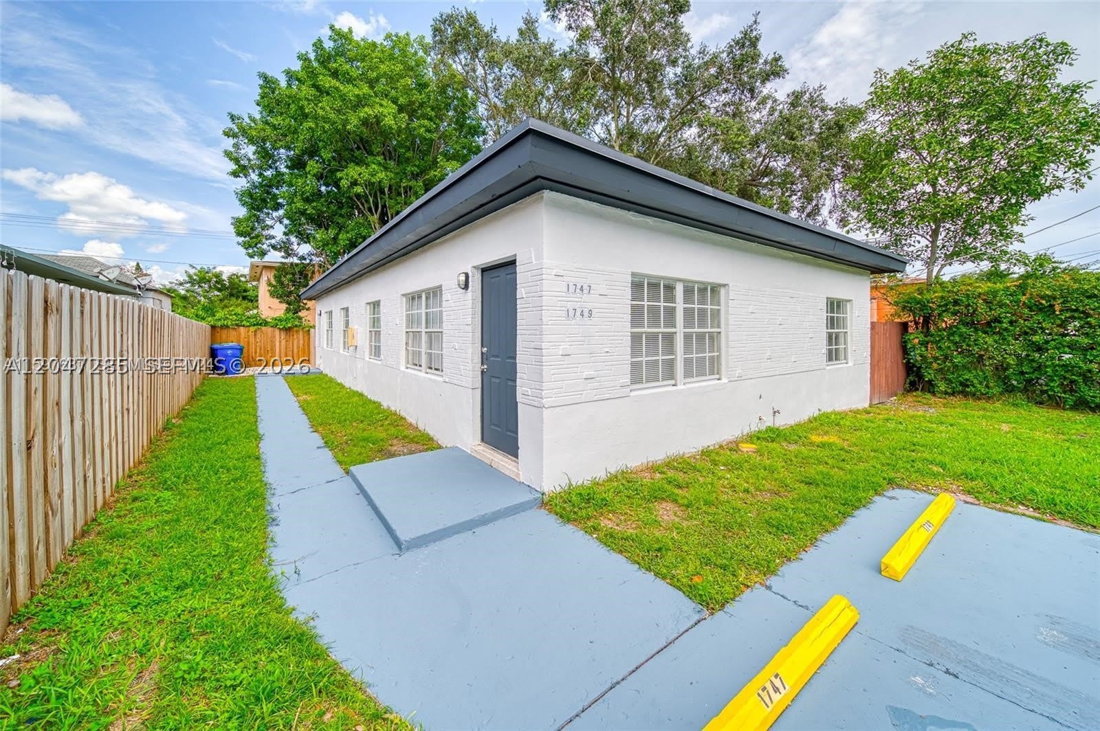 1747 NW 40th St – photo 1