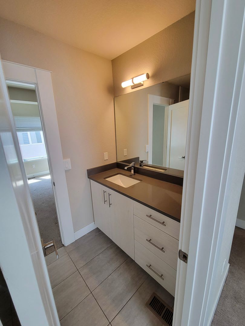 Beautiful 3 Bed 2 Bath Townhome Near Sloans – photo 2