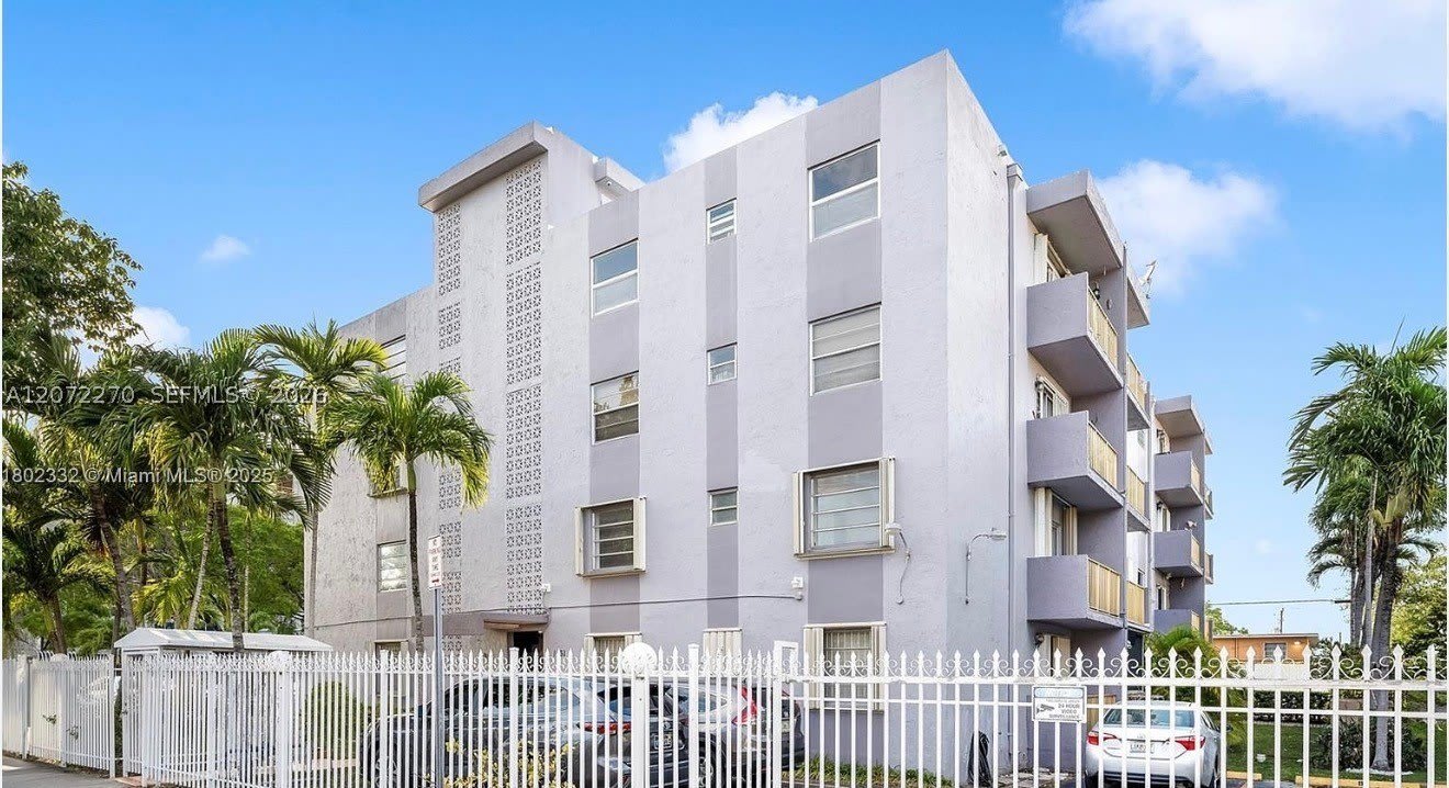 1661 SW 3rd St – photo 1