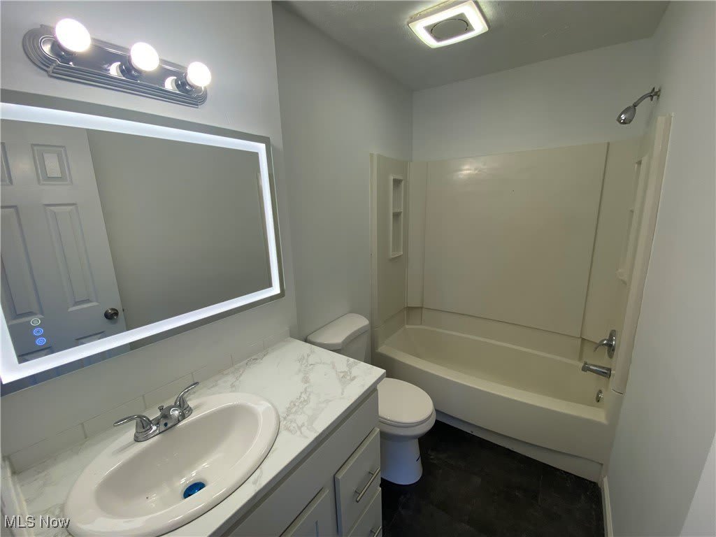 854 E 258th Street – photo 4