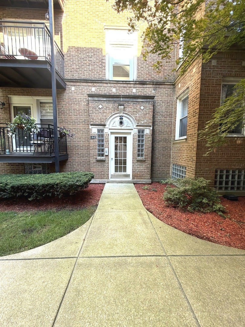1443 W Victoria Street – photo 1