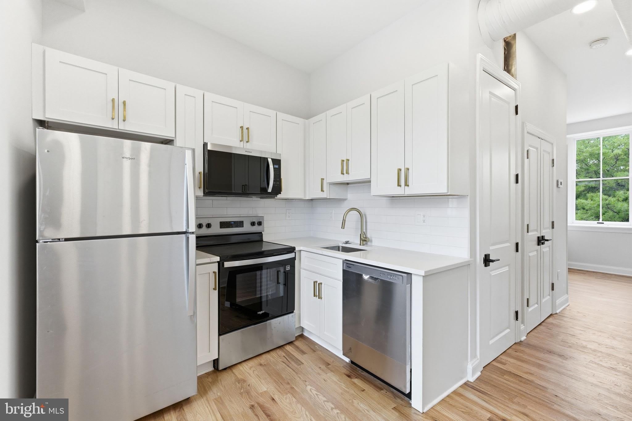 337 S Fremont Avenue – photo 2