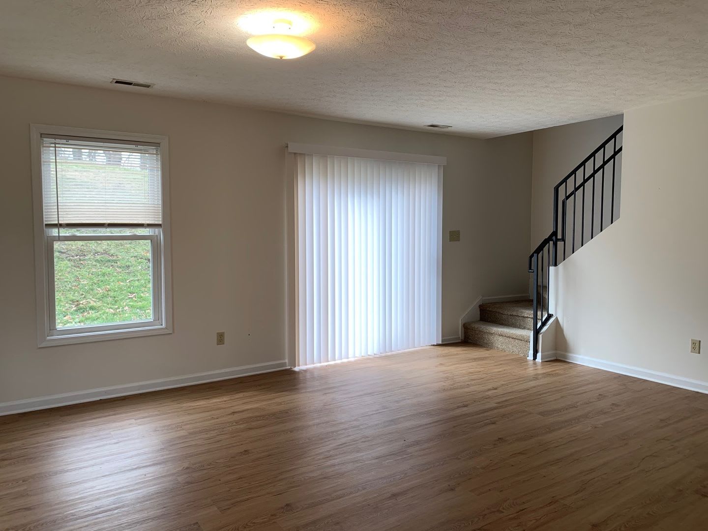 3 Bedroom 2.5 Bath Townhouse – photo 4