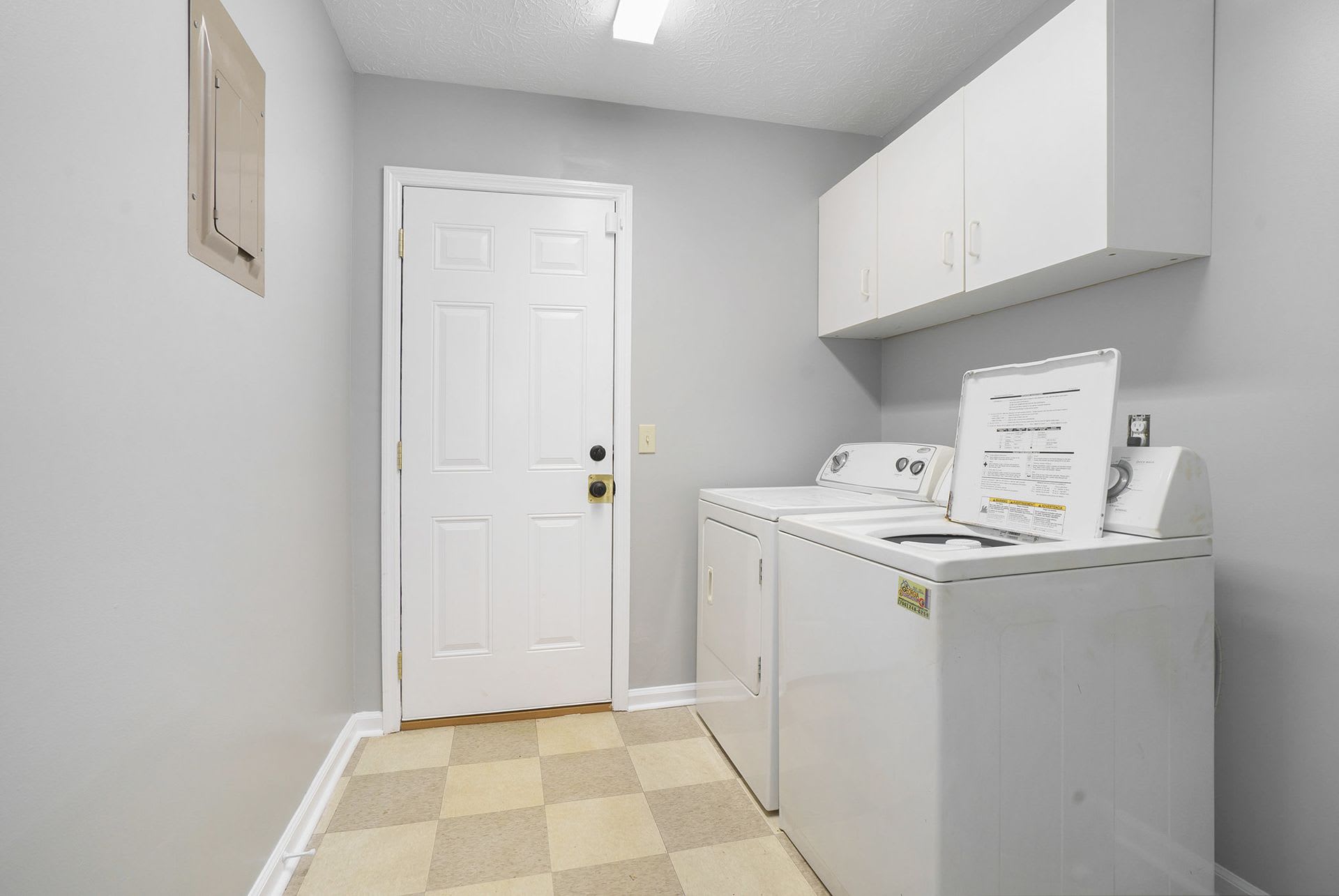 **AVAILABLE JULY 1ST** UPDATED 2 Bed/1.5 Bath Eastside Duplex – photo 5