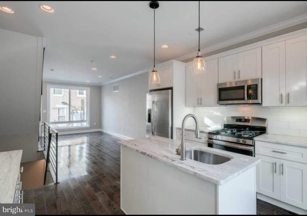 1529 S LAMBERT Street – photo 4