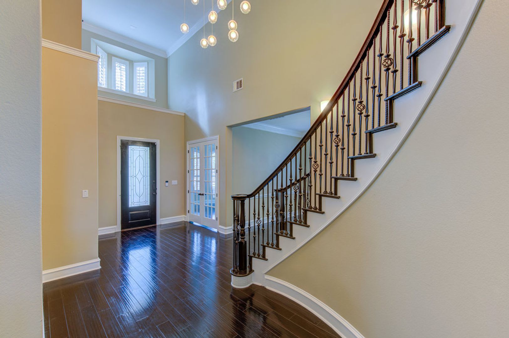 **TWO WEEKS FREE RENT!!** Gorgeous Home in Gated UT Golf Club with tons of Custom Upgrades! – photo 5