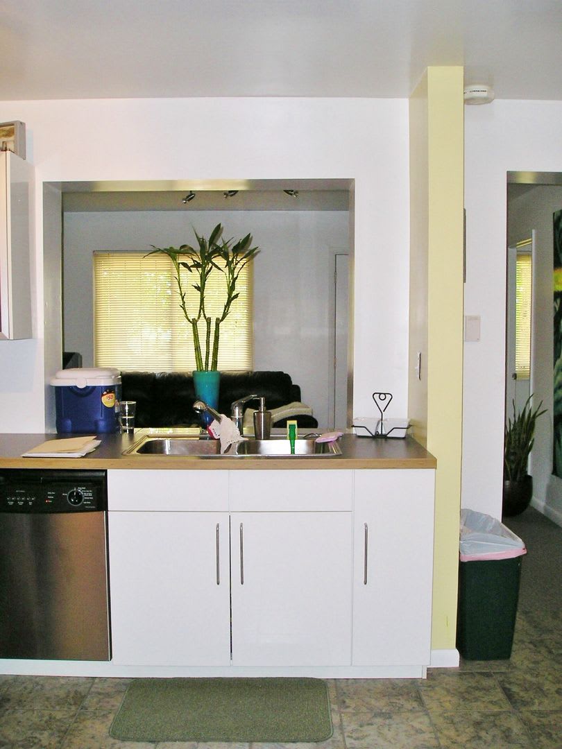 Beautiful 3 bed 2 bath home in Denver Available Mid September – photo 2