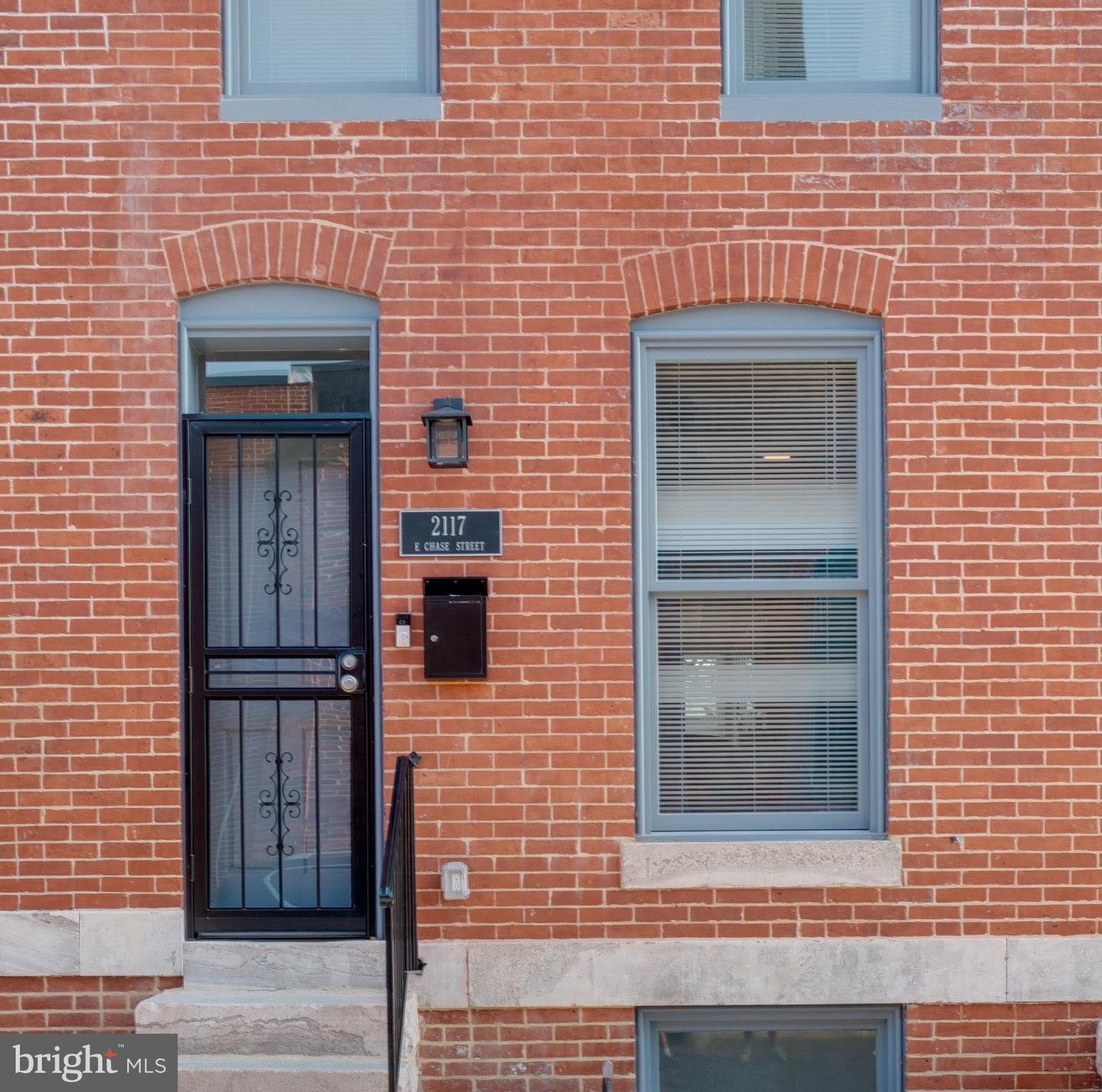 2117 E CHASE Street – photo 2