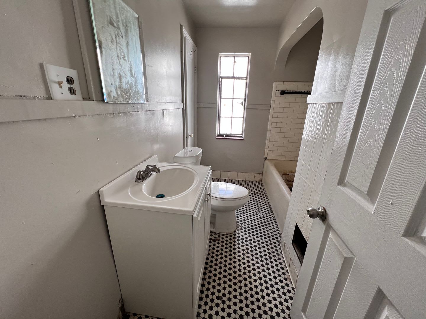 3 Bedroom 1 Bath Home in Detroit – photo 2