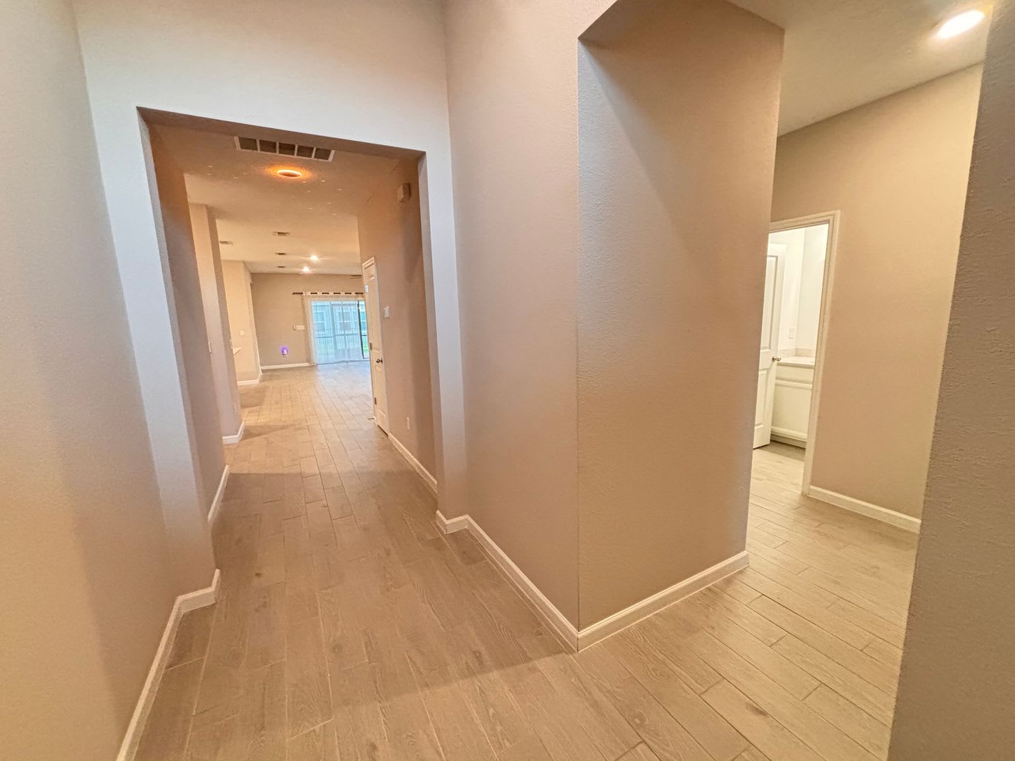 Spacious 4Br 3Ba On Large Corner Lot Water Views Screened Patio Double Garage Outdoor Fireplace – photo 4