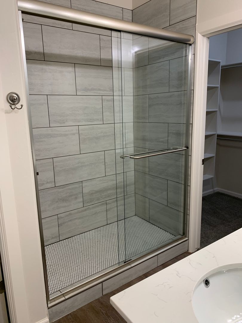 3 bedroom, 2.5 bathroom, 2 car garage Gated Neighborhood – photo 3