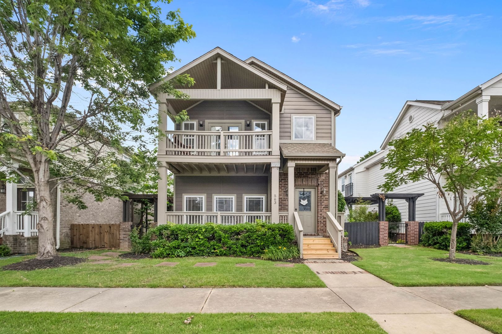 Furnished 3 bed/2.5 bath – photo 1