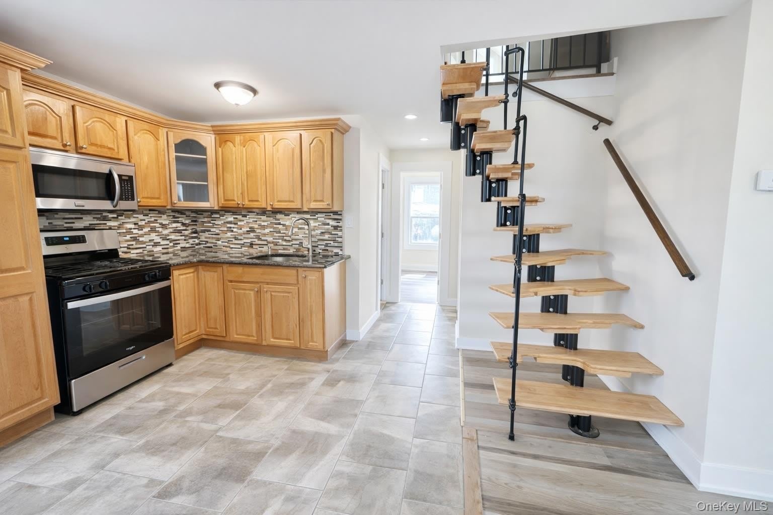 46 Dawson Avenue – photo 5