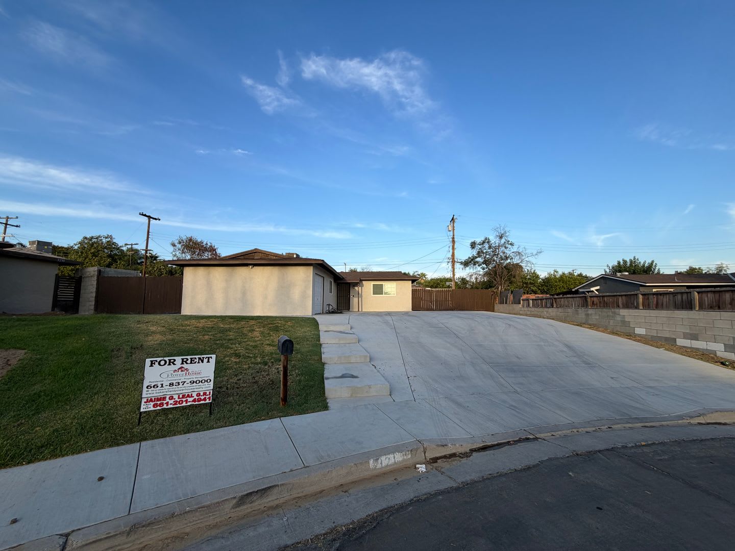 WOW Newley Remodeled 3 BD 1 BA Home in East Bakersfield Near Oswell St & Niles St – photo 4