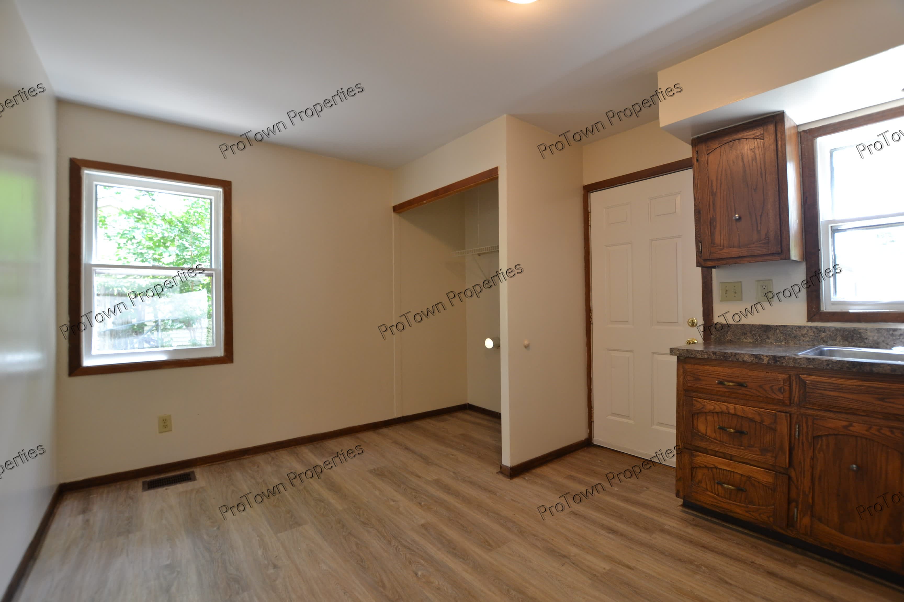 8 Girard Blvd – photo 5