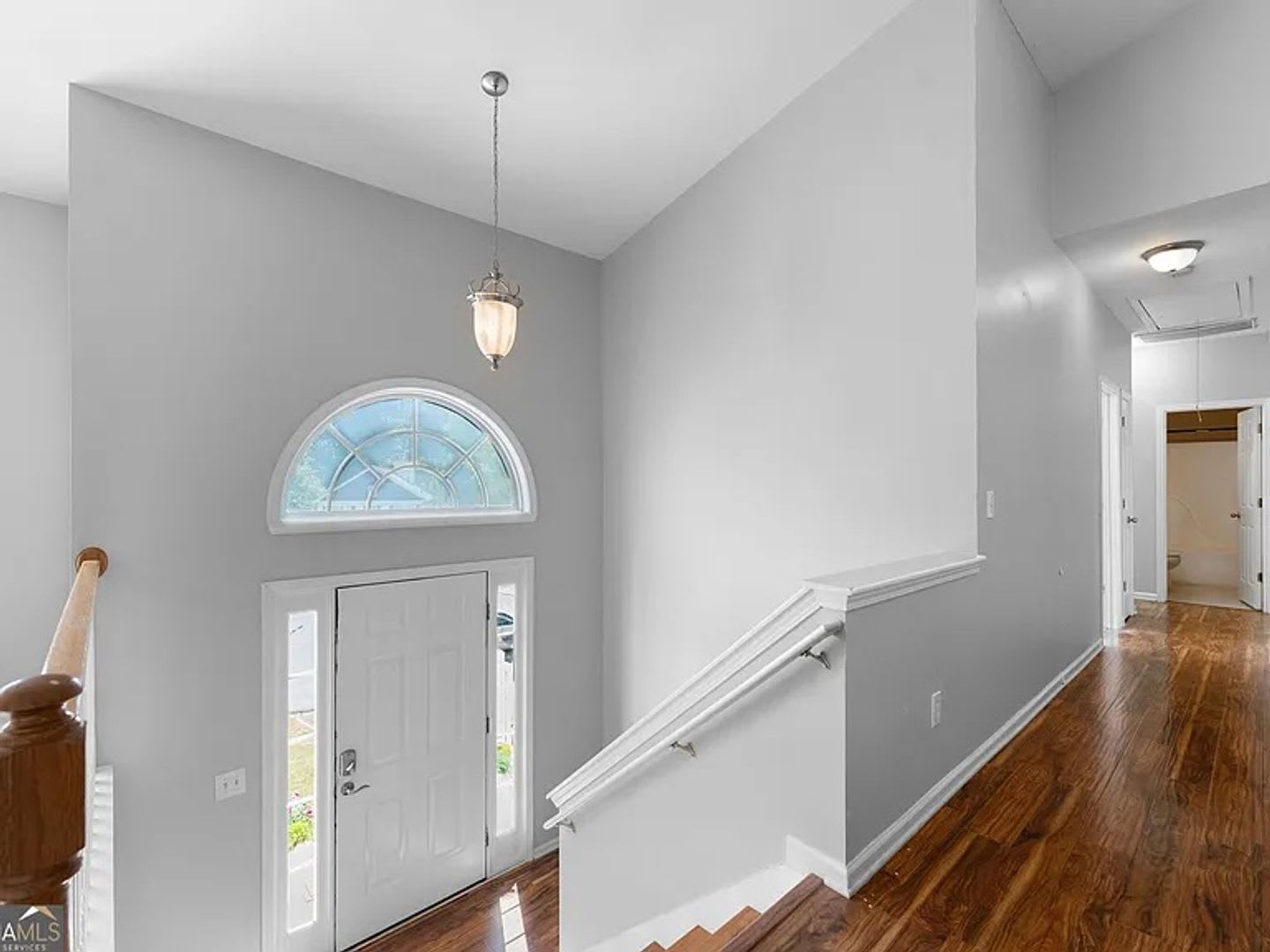 Gorgeous Newly Renovated and Sprawling Yard – photo 5