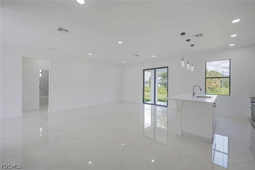 5905 Sunshine Boulevard N – photo 3