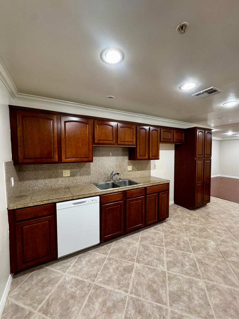 3 bedroom 2 bath condo on Vanowen – photo 4