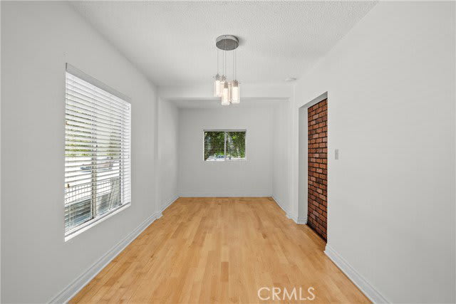 17501 Victory Boulevard – photo 2
