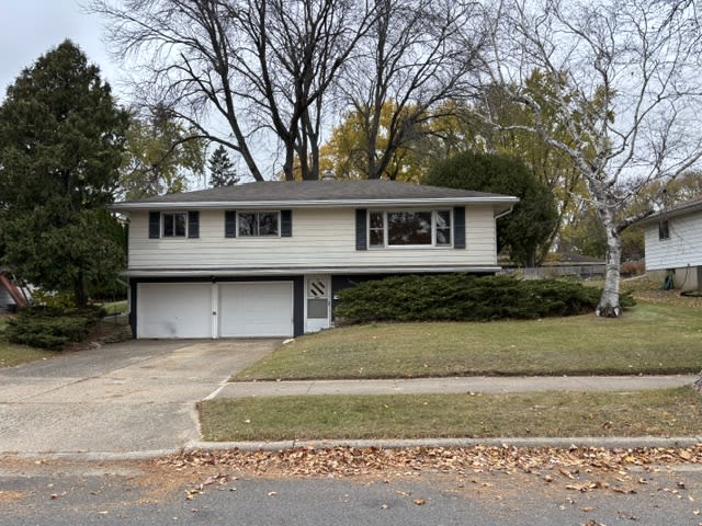 4806 Goldfinch Drive – photo 2
