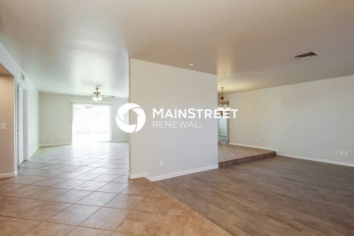 15607 North 60th Avenue – photo 2