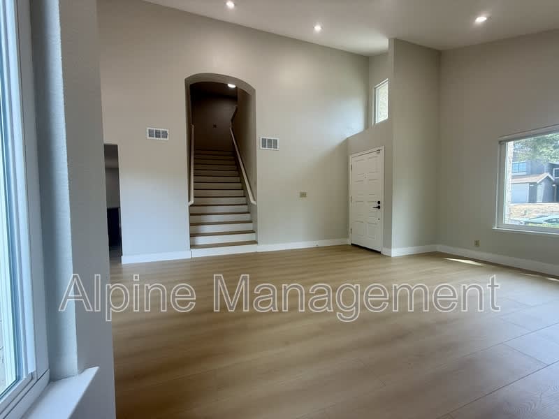 560 Palo Alto Place – photo 5