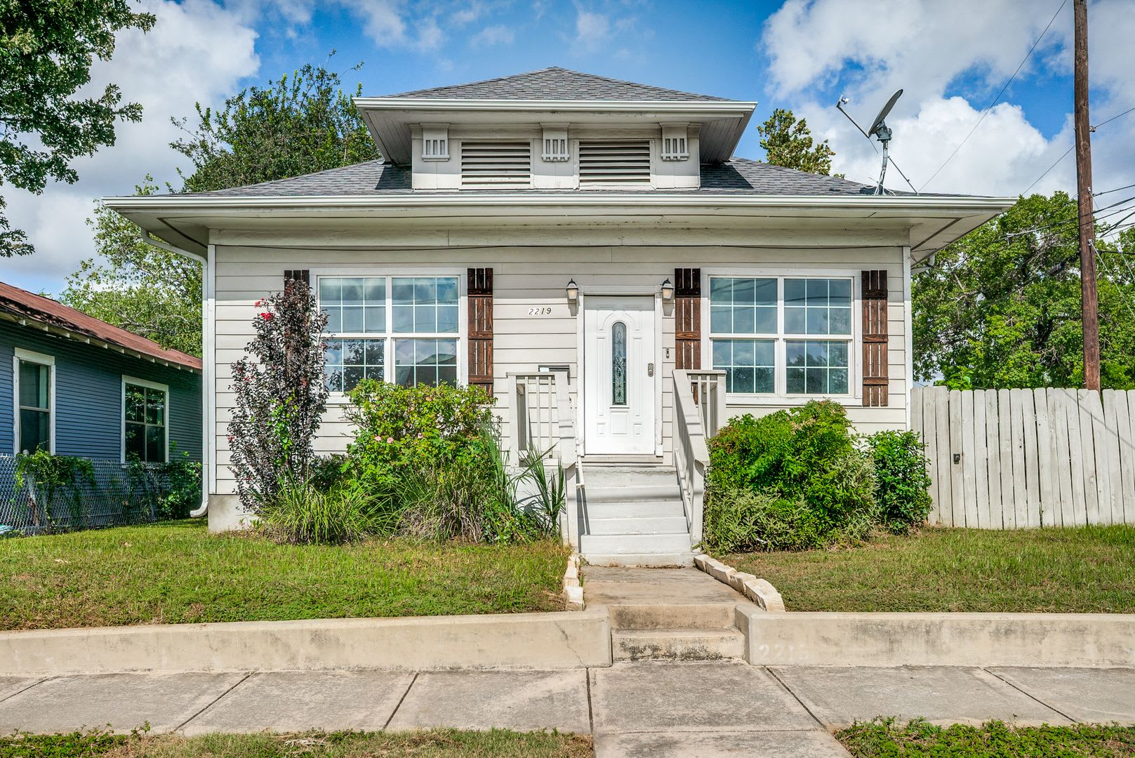 CHARMING 3-BEDROOM HOME IN FIVE POINTS – photo 1