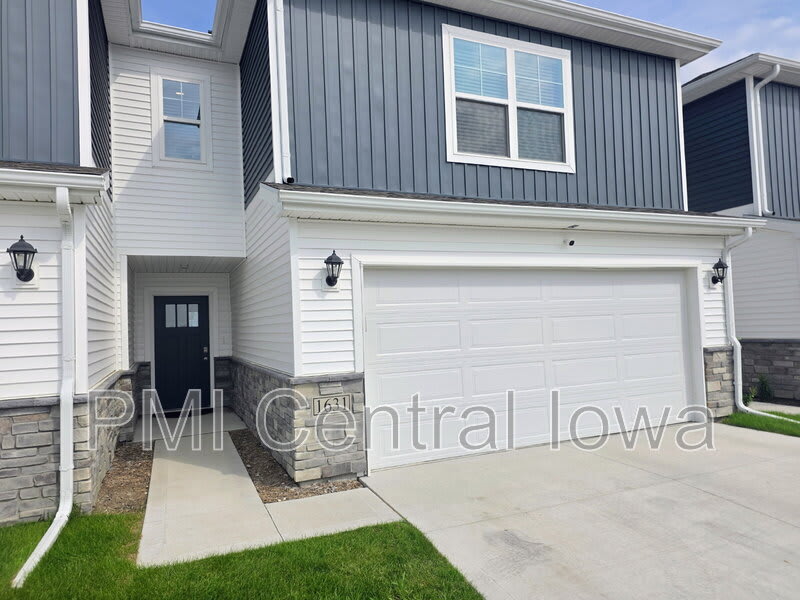 1631 Northeast Crossing Oaks Lane – photo 2