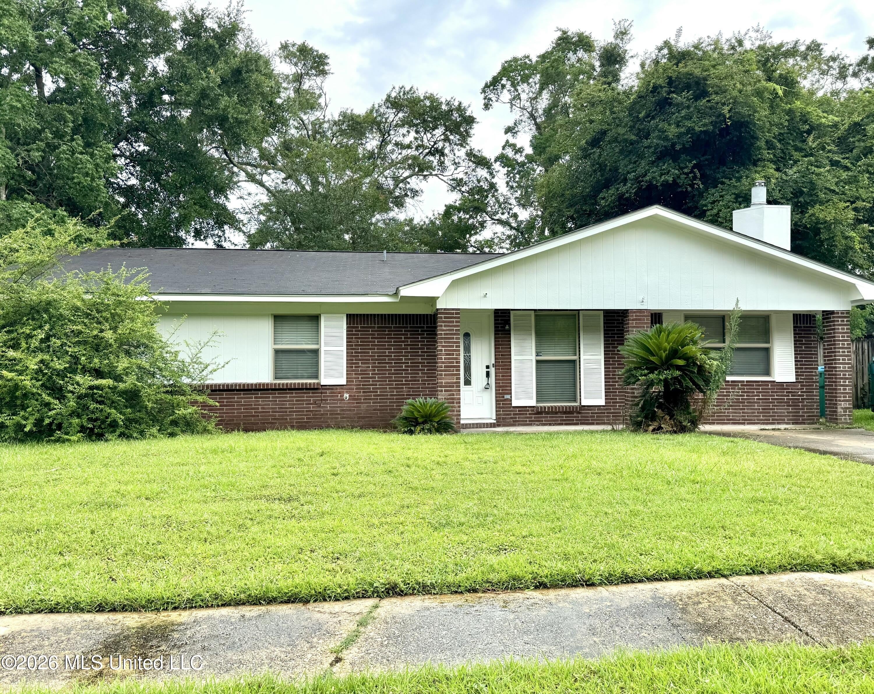 2819 Lawnwood Drive – photo 1