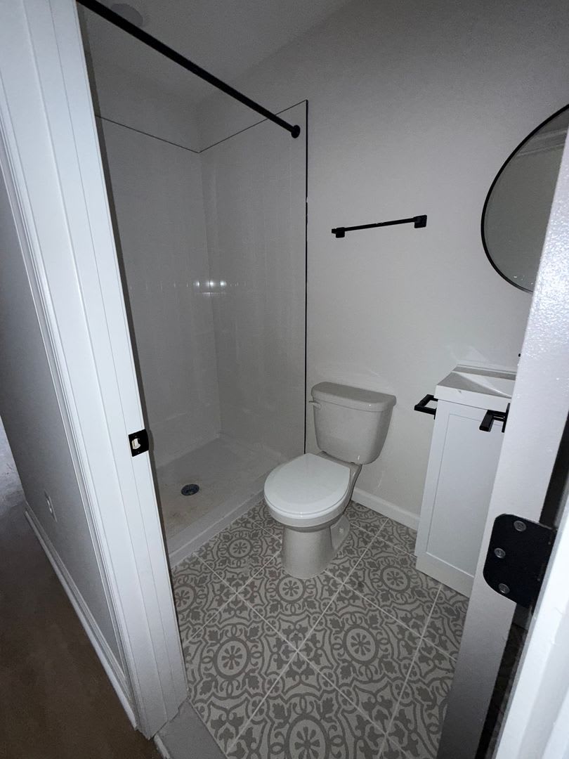 Newly Renovated Townhouse – photo 5