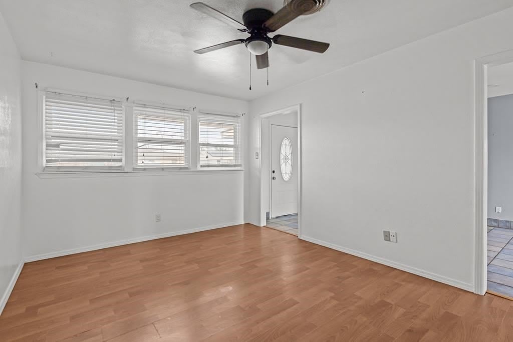 4305 Parkdale Dr – photo 2
