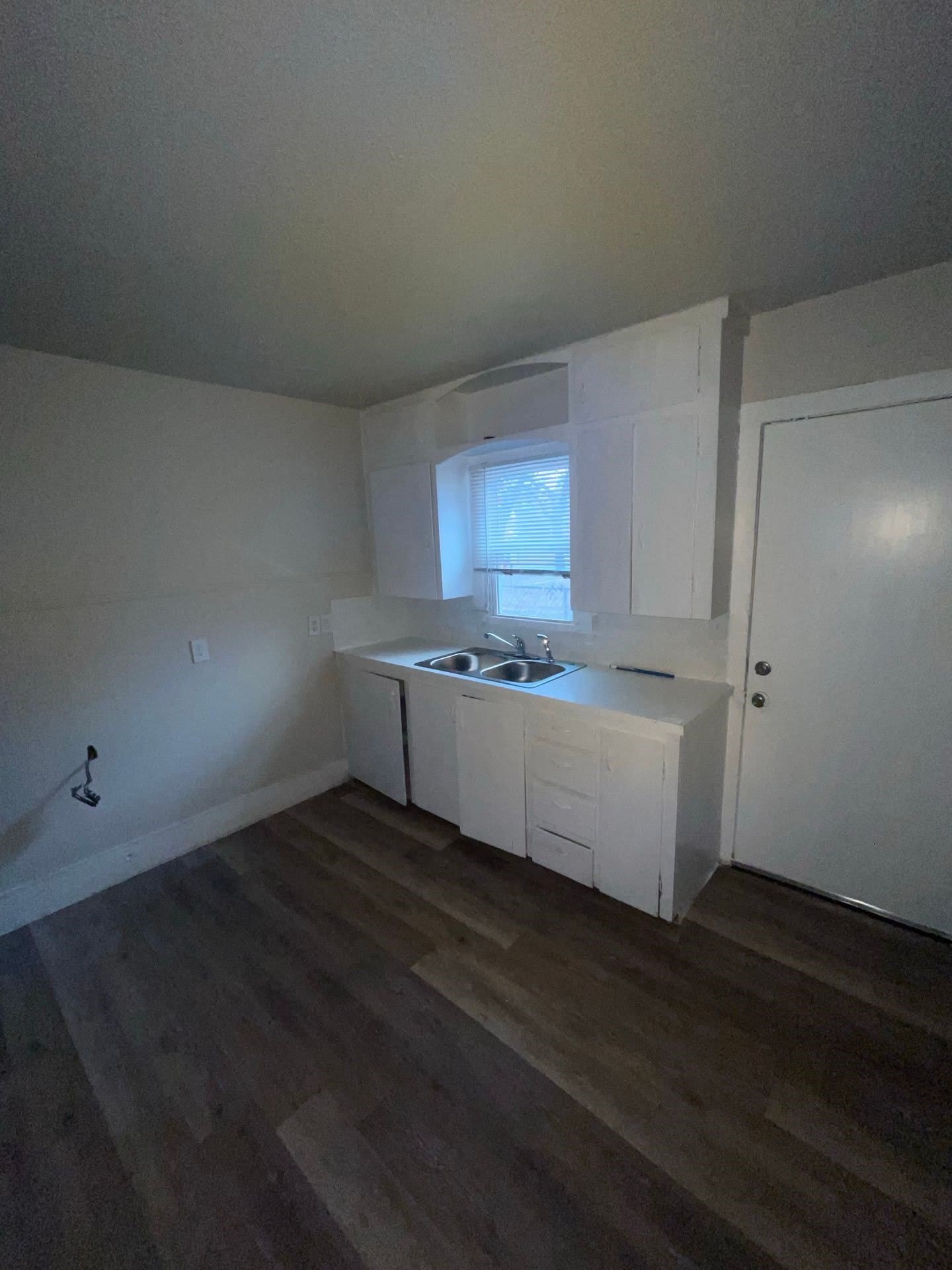 113 N Nueces – photo 2