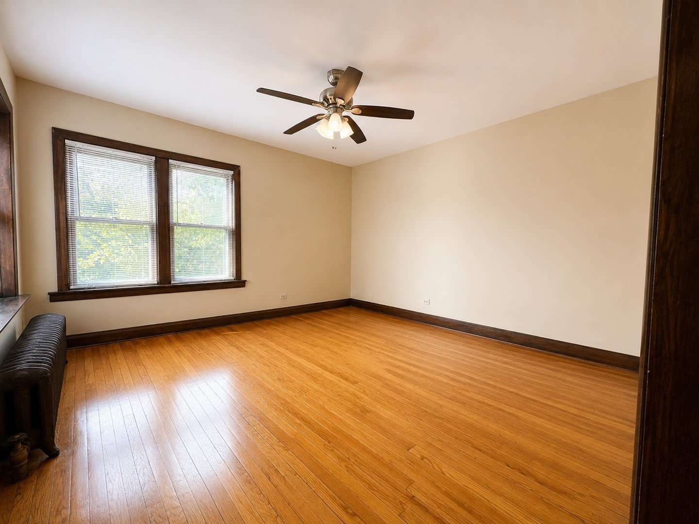 4750 N LOTUS Avenue – photo 2