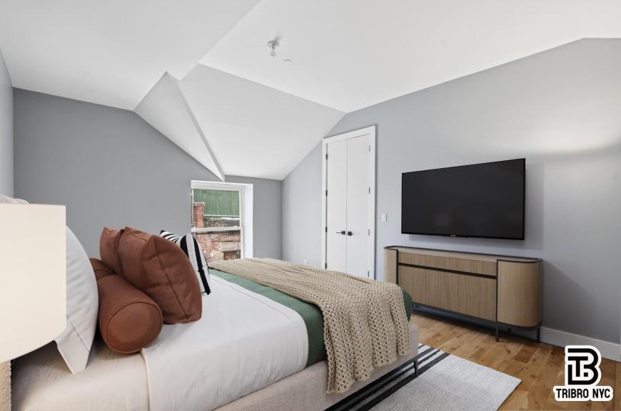 496 Broadway – photo 4