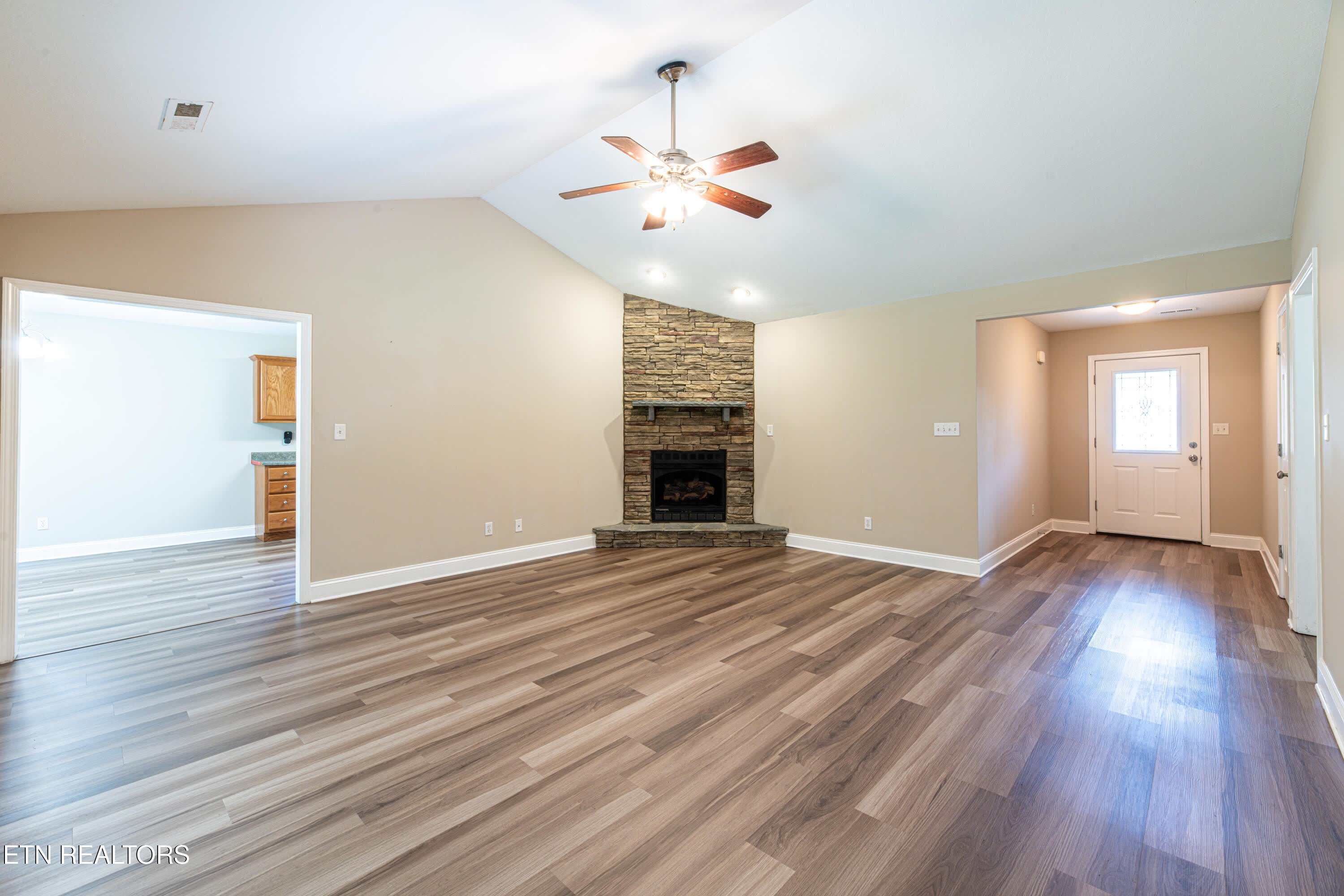 637 Marston Lane – photo 4