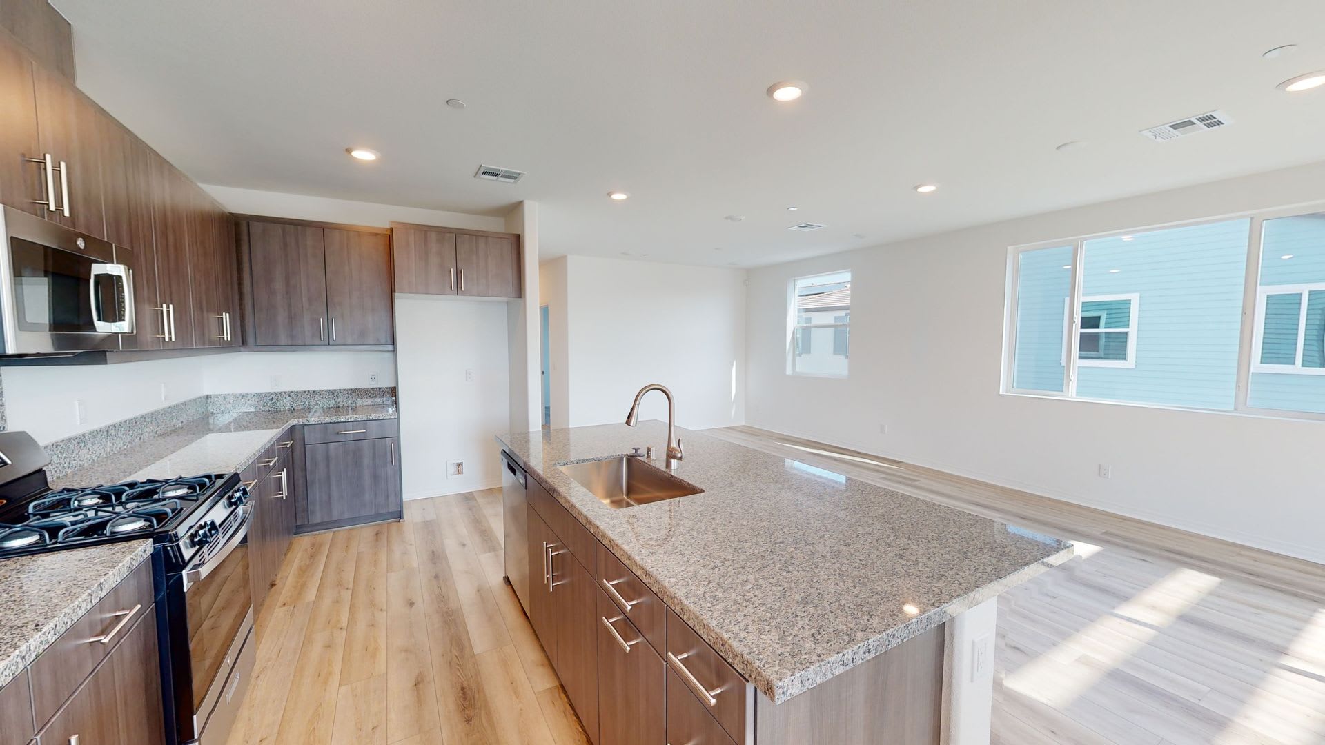 Available! 15166 Horizon St Unit 1, Fontana – photo 4