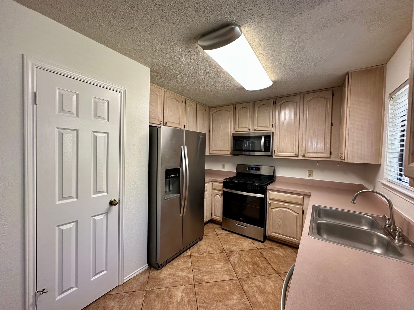 Large 4/2.5 Home in Cedar Park – photo 5